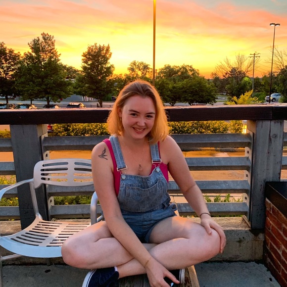 Meet your Posher, Ava - Picture 1 of 1